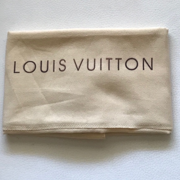NewLOUIS VUITTON EnvelopeStorage Bag.Bag/Boots Offers accept.Willing to negotiat - Picture 8 of 10